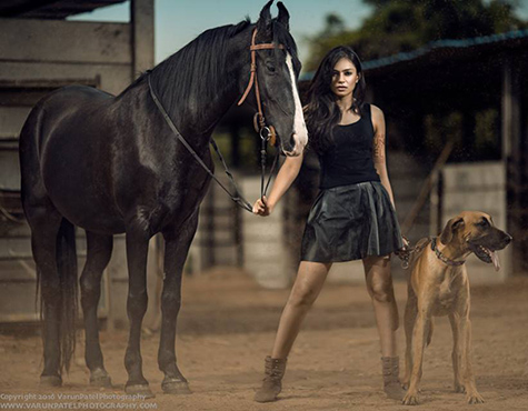 female models with horse